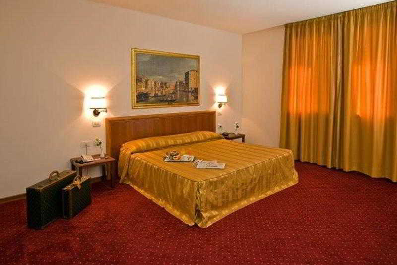 贝斯特韦斯特欧陆公园酒店 皮亚韦河畔的圣多纳 客房 照片